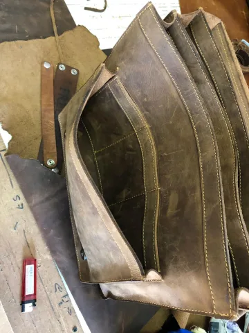 Oldfangled Leather Briefcase (two dividers) – view 4