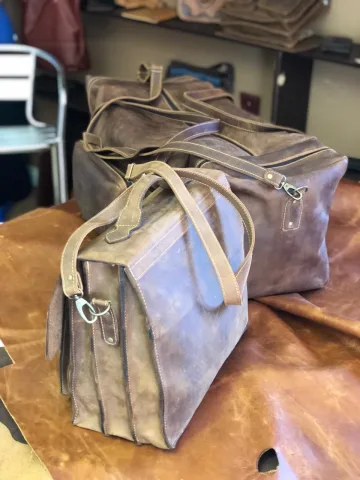 Oldfangled Leather Briefcase (two dividers) – view 3