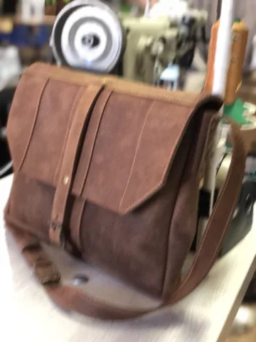 Oldfangled Messenger Bag – view 3