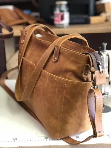 Oldfangled Versatile Tote – view 3